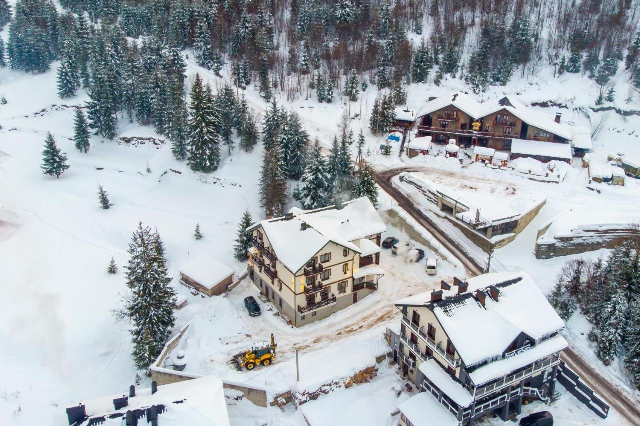 ホテル Князів Двір バコヴェル エクステリア 写真